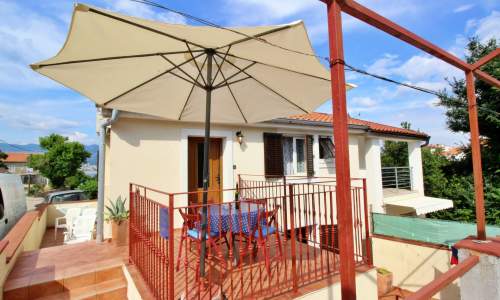 Apartment Bujas – 170 m from Sea and Beach